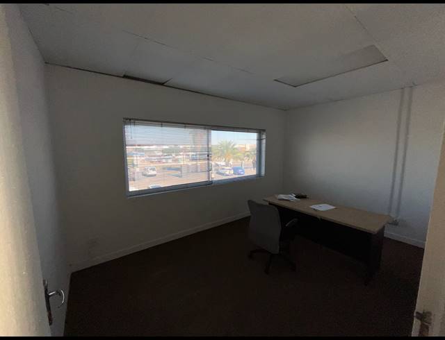 89M² OFFICE TO LET IN PARKLANDS